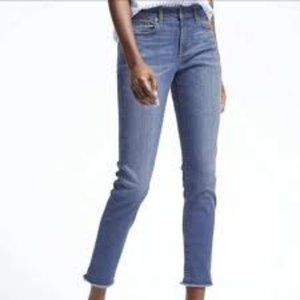 Banana Republic Frayed Hem Skinny Ankle Jeans - Size 28 L - Great Condition -